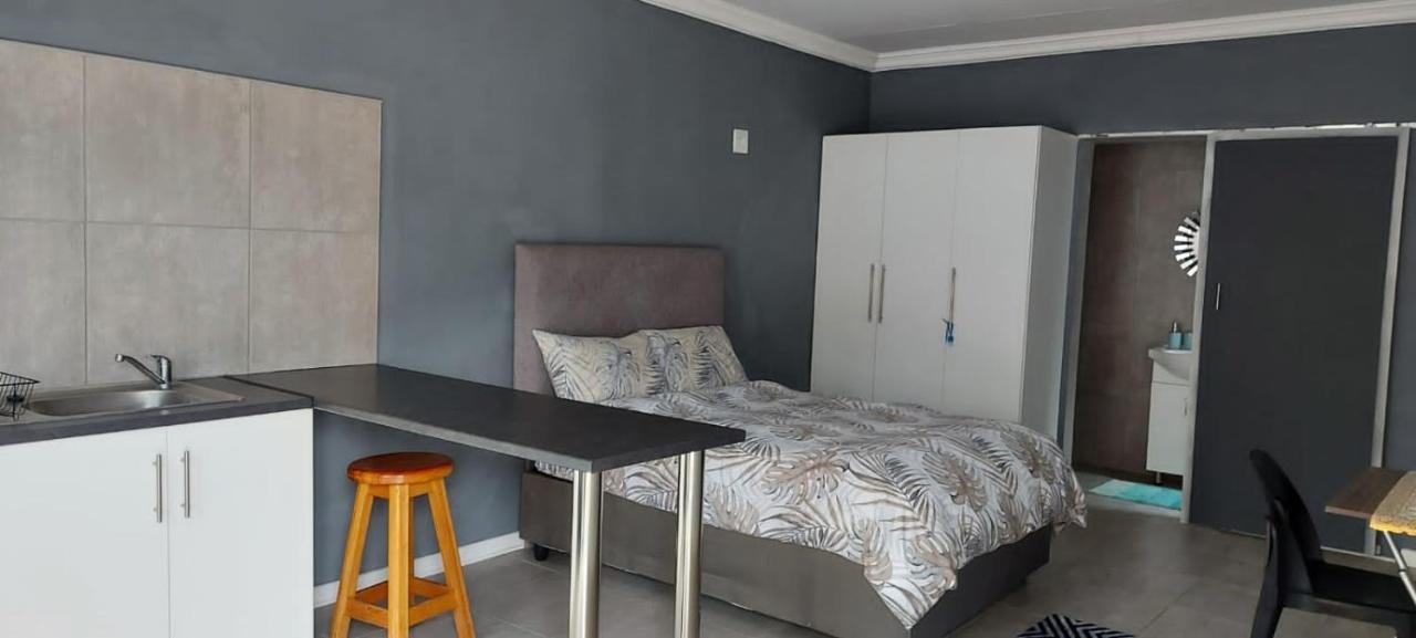 Апартаменти Tj Self-Catering Ґраафф-Рейнет Екстер'єр фото