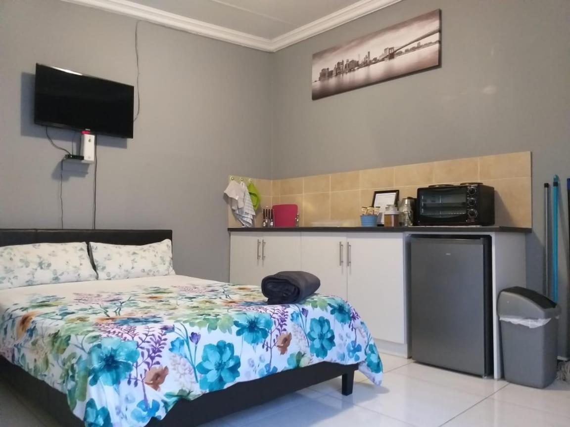 Апартаменти Tj Self-Catering Ґраафф-Рейнет Номер фото